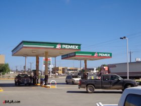 01 ガソリンスタンド